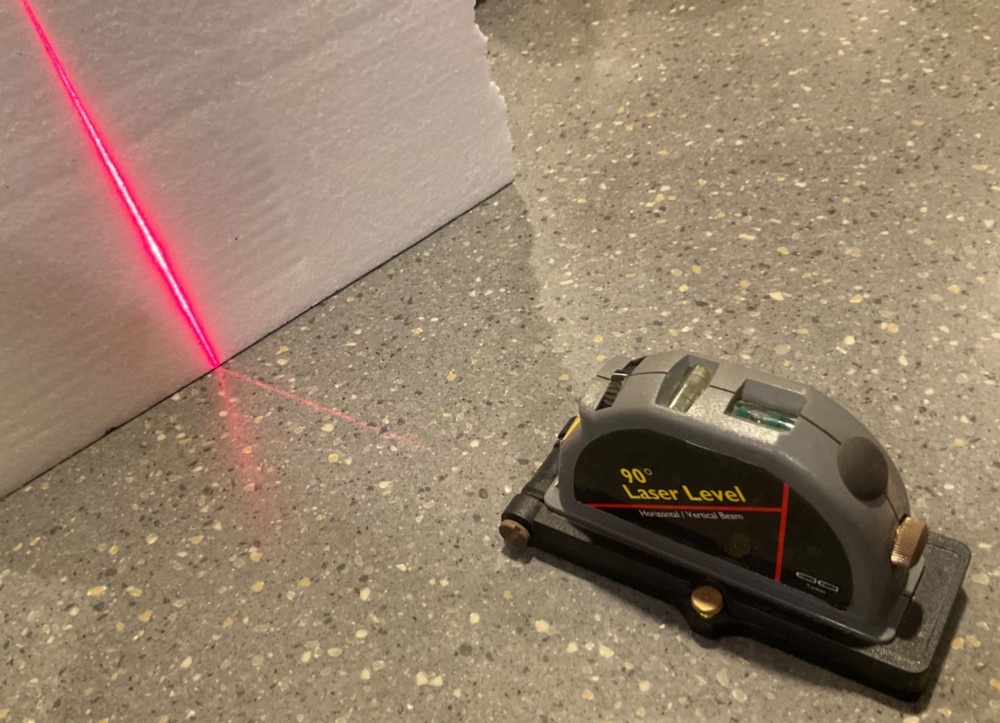 90° ADJUSTABLE LASER LEVEL, HORIZONTAL / VERTICAL BEAM