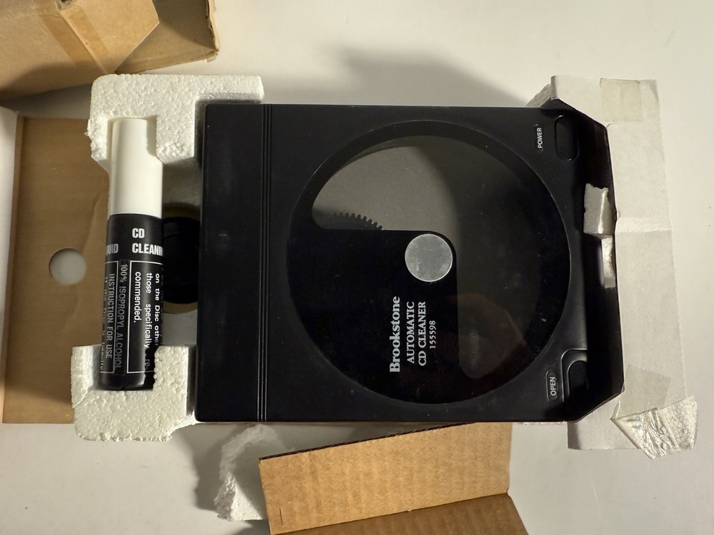 Brookstone Automatic CD Video Game Player Game Cleaner