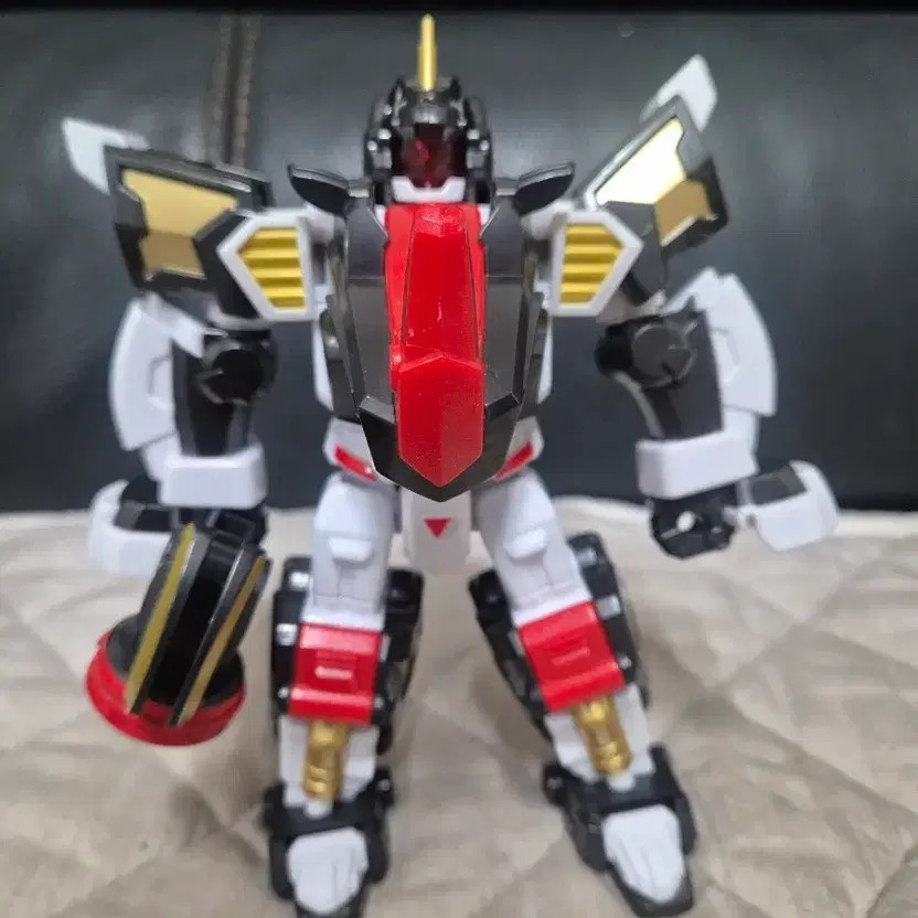 Mini Special Force Animaltron Kora Robot with Weapons