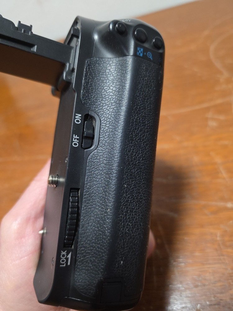 Zeikos ZE-CBG60D Multi Power Battery Pack Grip Canon 60d Vertical EOS