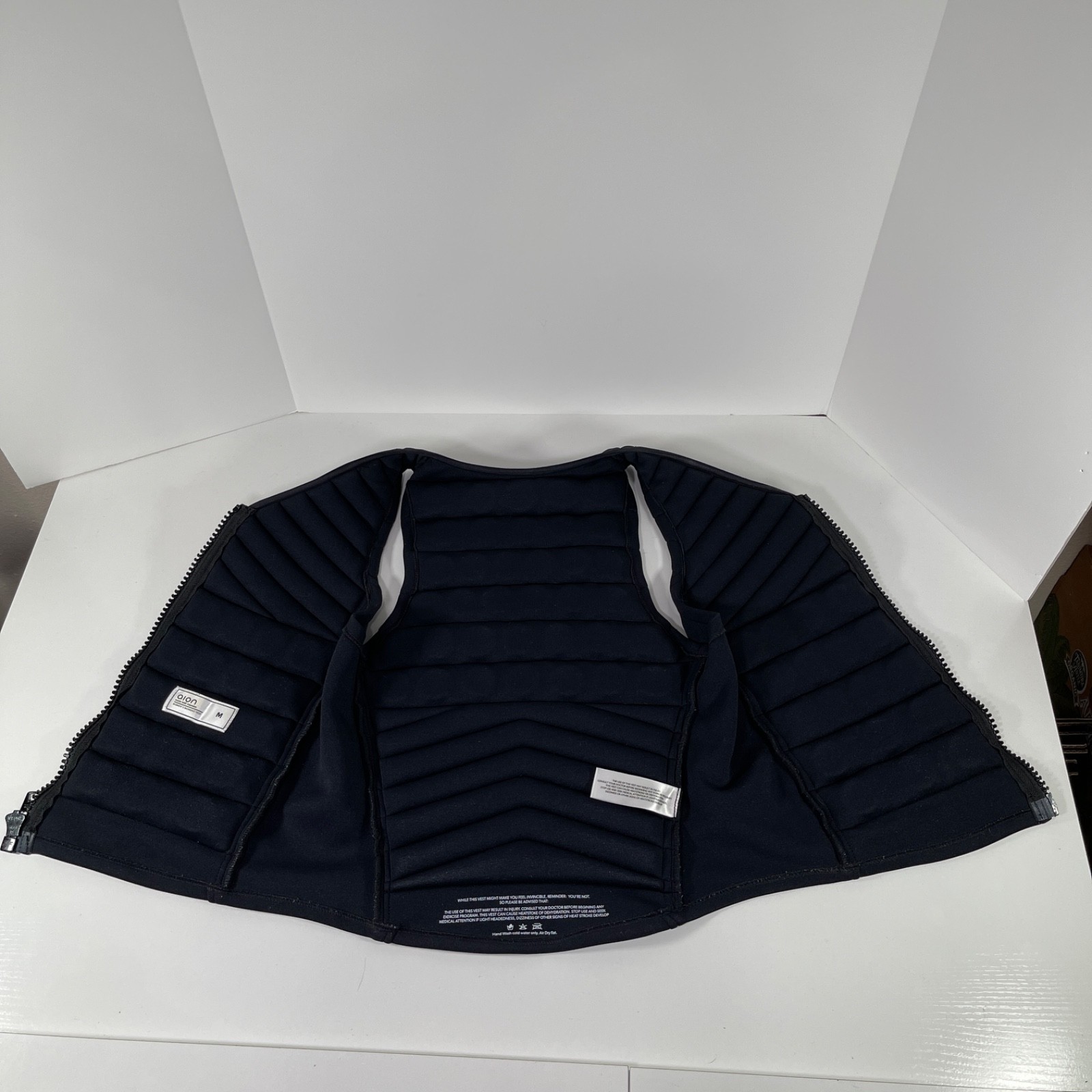 Aion Women's Tailored Fit Dynamic Resistance Workout Vest Black Medium READ