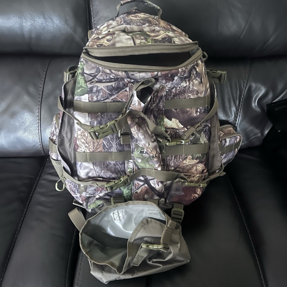 Camouflage Backpack With Gun Or Bow Pocket