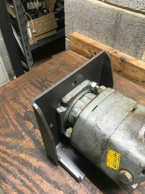 Hydraulic Motor Pump Mount Bracket SAE B 2 bolt or 4 Bolt