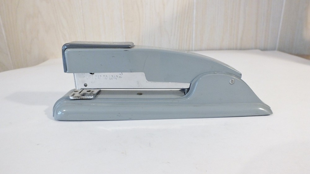 VTG Swingline 27 Stapler Machine Age Desktop Mid-Century Gray Script Logo Works