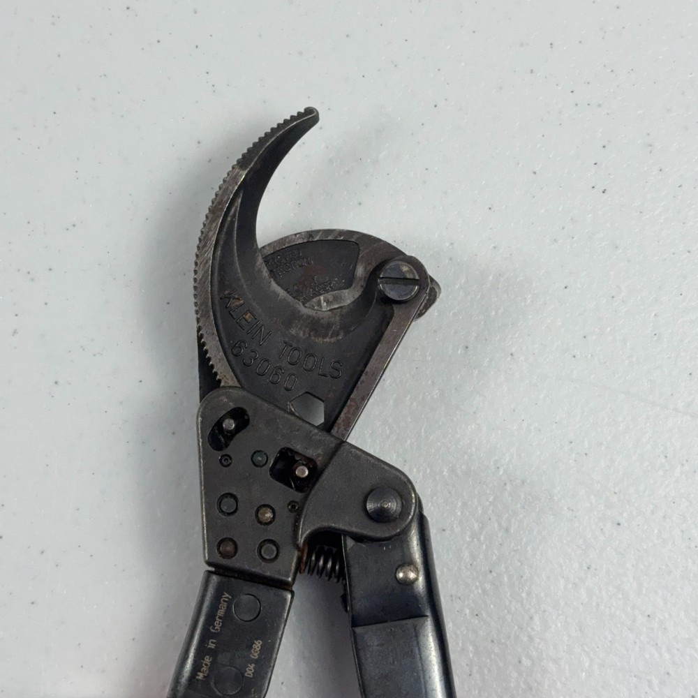 KLEIN TOOLS RATCHETING CABLE CUTTER #63060 - Made In GERMANY