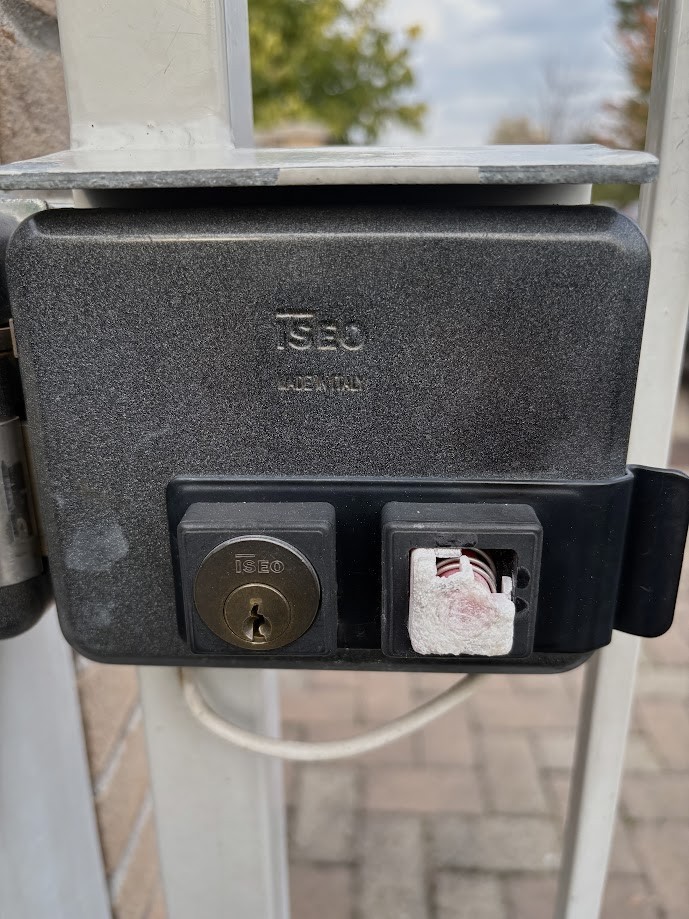 ISEO RED BUTTON replacement el2001 EXTERNAL ELECTRIC LOCK GATE 050041