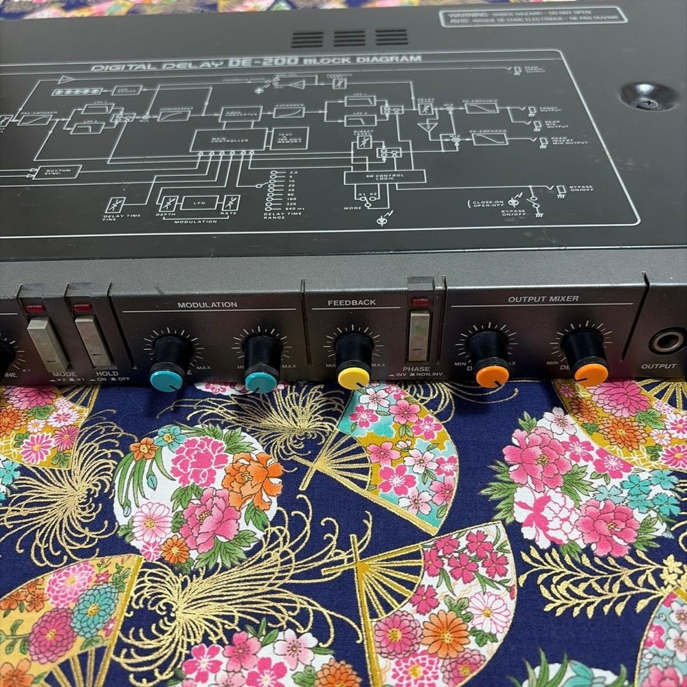 BOSS DE-200 Digital Delay effecter shipped from Japan