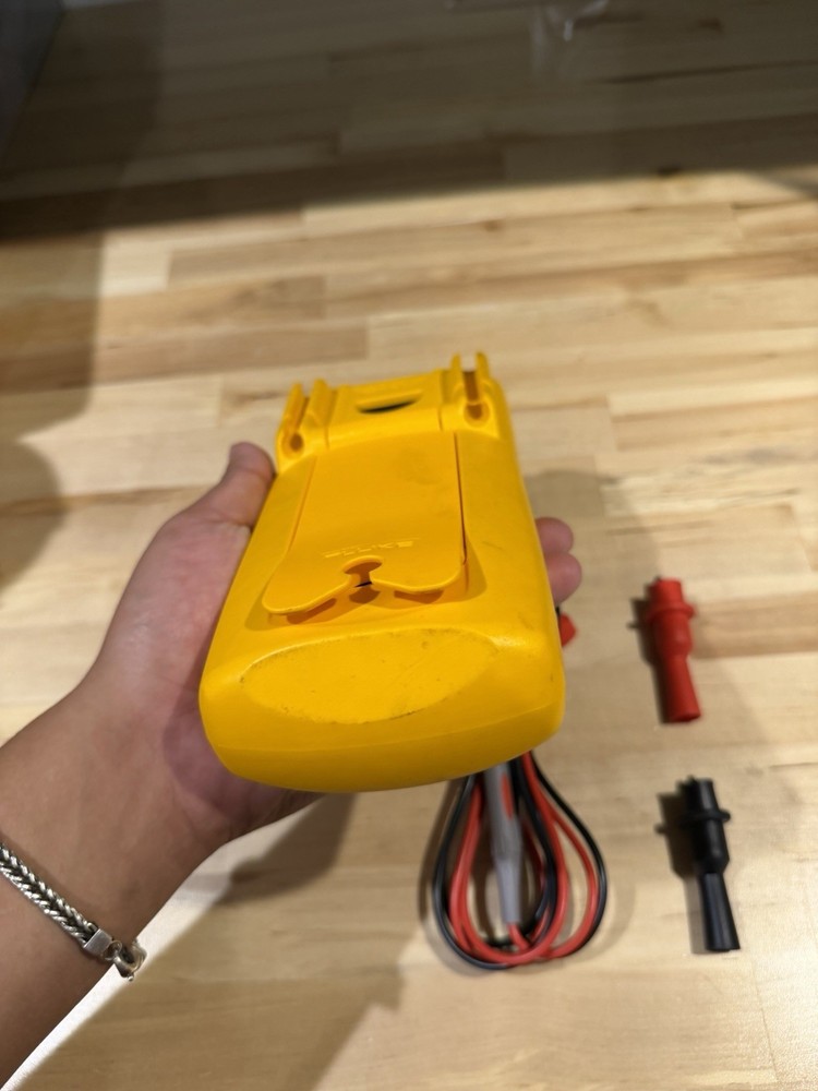 FLUKE 787 PROCESSMETER W/ LEADS & CLIPS - SHIPS FAST (TESTED)