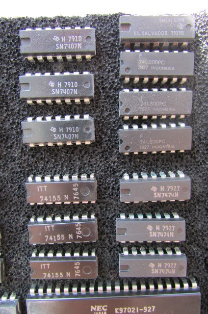 Collectable-Vintage-Computer Chips & More-Lot