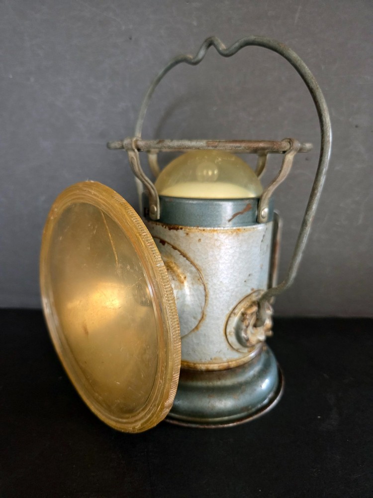 Vintage Delta Powerlite Double Globe Train Railroad Lantern. MADE USA Untested