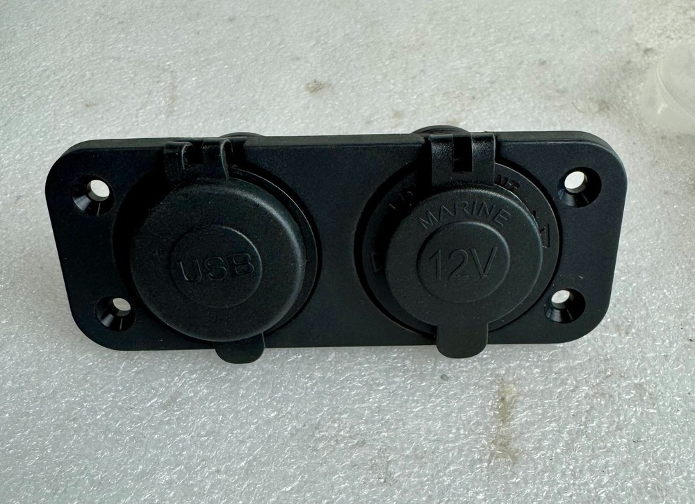 Quick Charge Dual USB Port & Cigarette Lighter Socket 12V