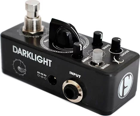 Darklight Distortion Pedal for Heavy Effects