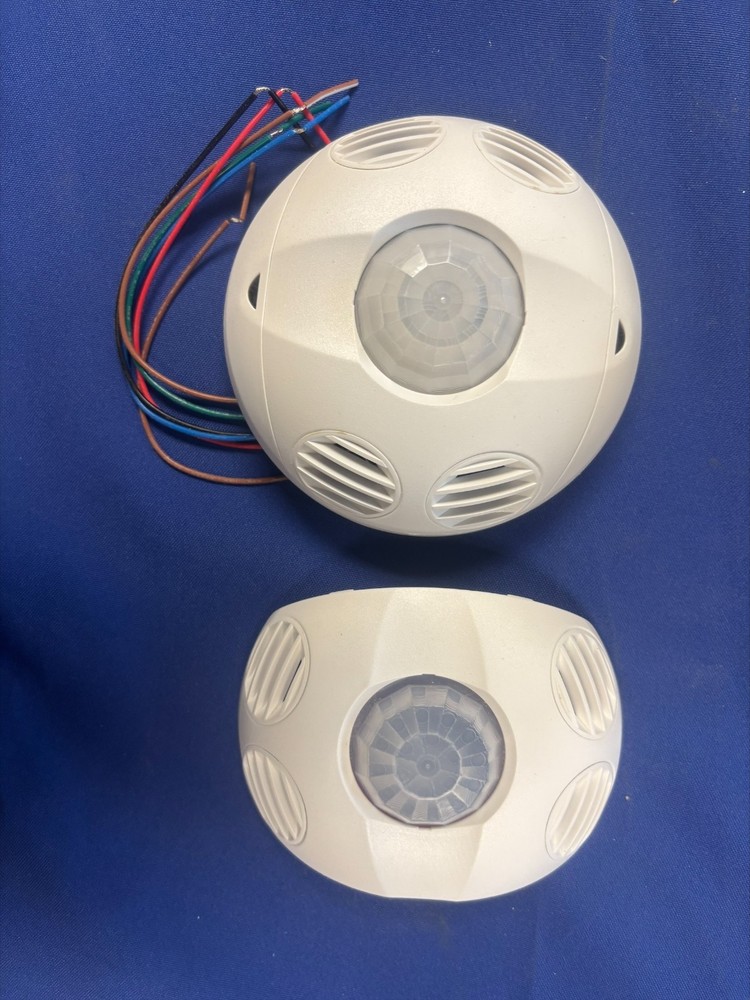 Leviton OSC10-RMW Occupancy Sensor, Multi-Technology (PIR/US), Ceiling Mount