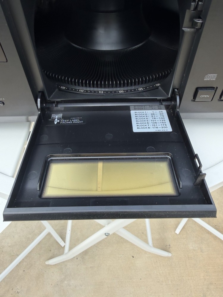 SONY CDP-CX200 Compact Disk MEGA STORAGE 200 CD PLAYER REMOTE MANUAL TESTED