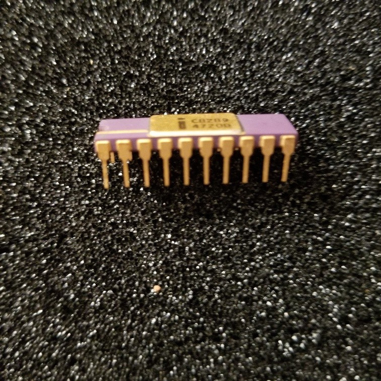 Vintage Intel C8289 Bus Arbiter, Gold Ceramic, never used