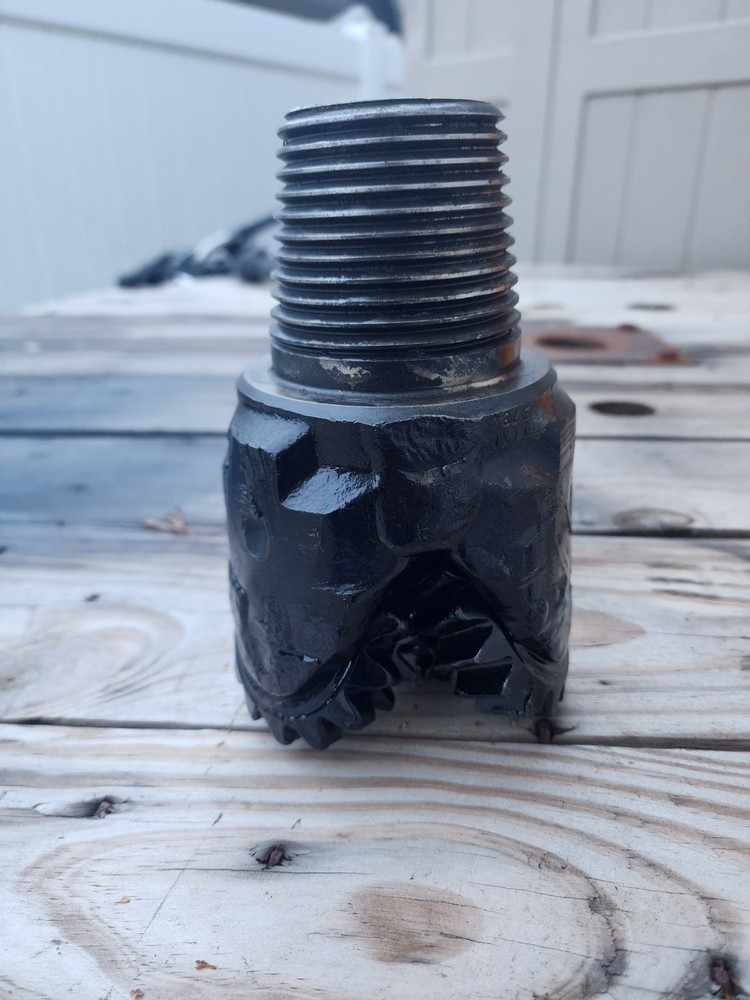 Tri-Cone Drill Bit 4⅞’’ mill tooth. 2⅞ API Pin. Ready to dig a hole!