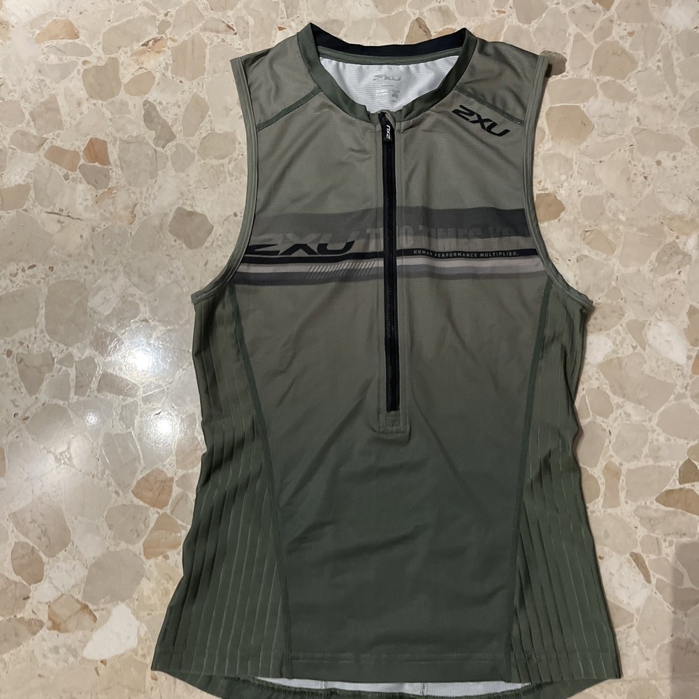 2xu triathlon Top