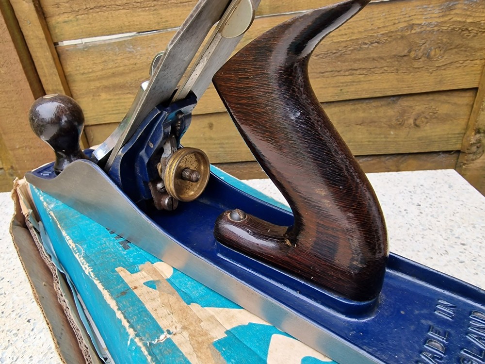VINTAGE RECORD NO 5 & no 4 PLANE CARPENTER OLD TOOL