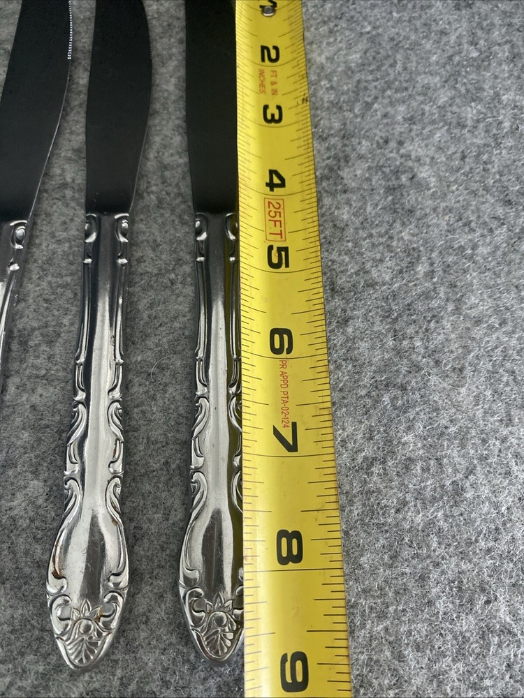 4 TOWLE/SUPREME CUTLERY STAINLESS FLATWARE, "PIERRE" PATTERN, DINNER KNIVES