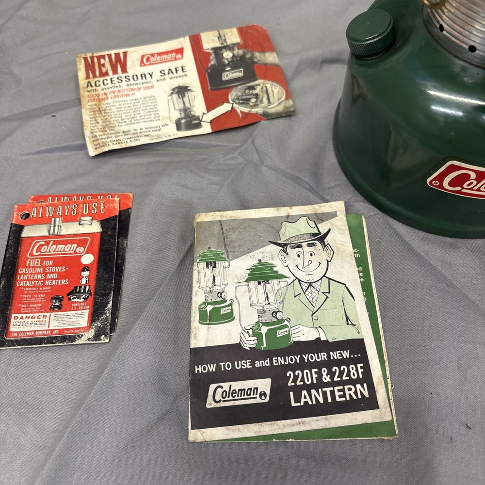 Coleman Two-Mantle Lantern - 220F195 - Dated 12/71 -Original Box Papers Tested