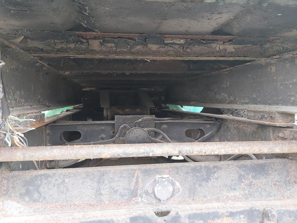 Chipper box with hydrualic dump, can make trailer