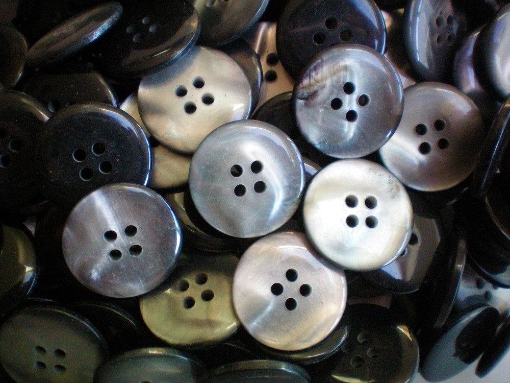Buttons 23mm 36L Large Grey Shell Effect Pearlescent 4 Hole Quality Sewing (W433