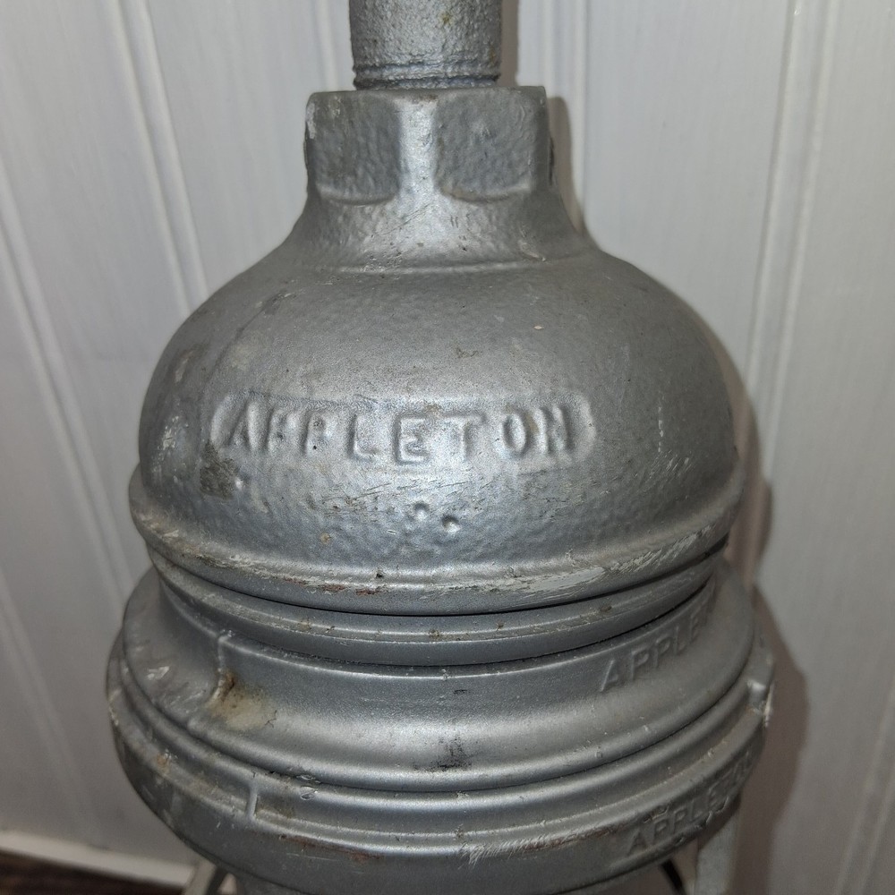 Vintage APPLETON FORM 100 EXPLOSION PROOF LIGHT w/ CAGE & GLOBE