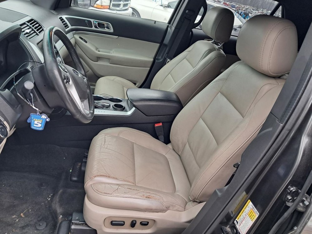 EXPLORER 2015 Glove Box 4956094