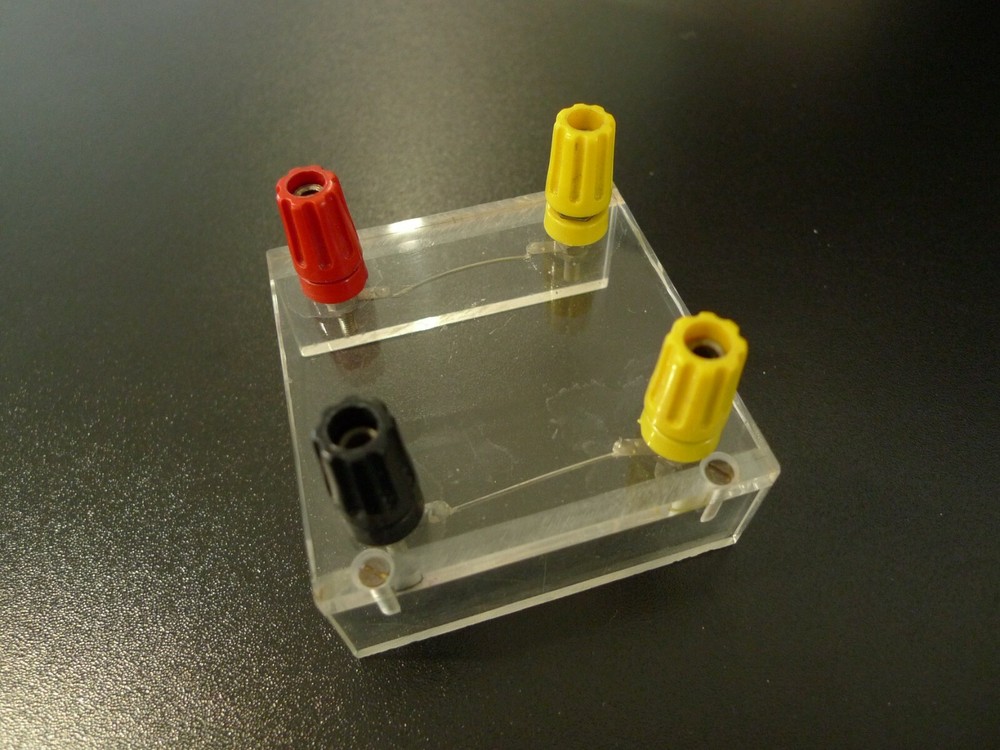 Terminal Sockets 4MM Irwin Perspex Block Electronics Physics Lab Apparatus