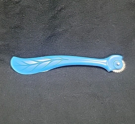 Vintage Dritz Traun ? Tracing Wheel Pattern Marker Turquoise Plastic Hand Tool