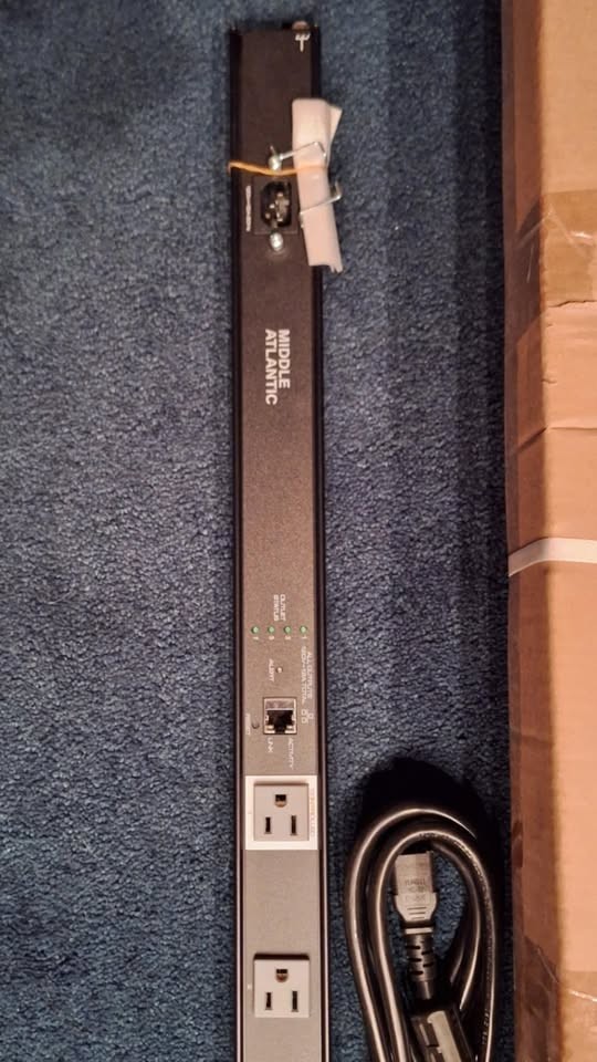 Middle Atlantic RLINK-1615V Vertical PDU with RackLink