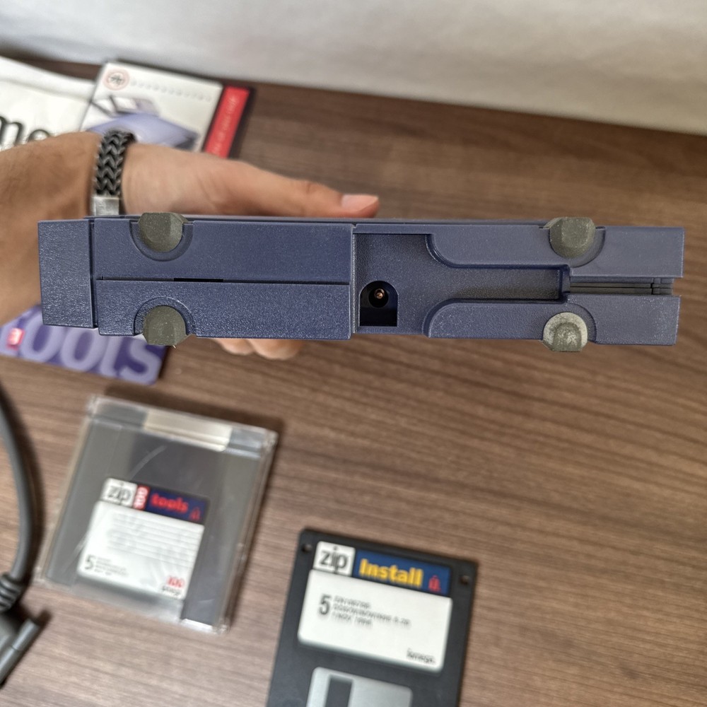 Iomega Zip 100 Portable External Drive Z100P2
