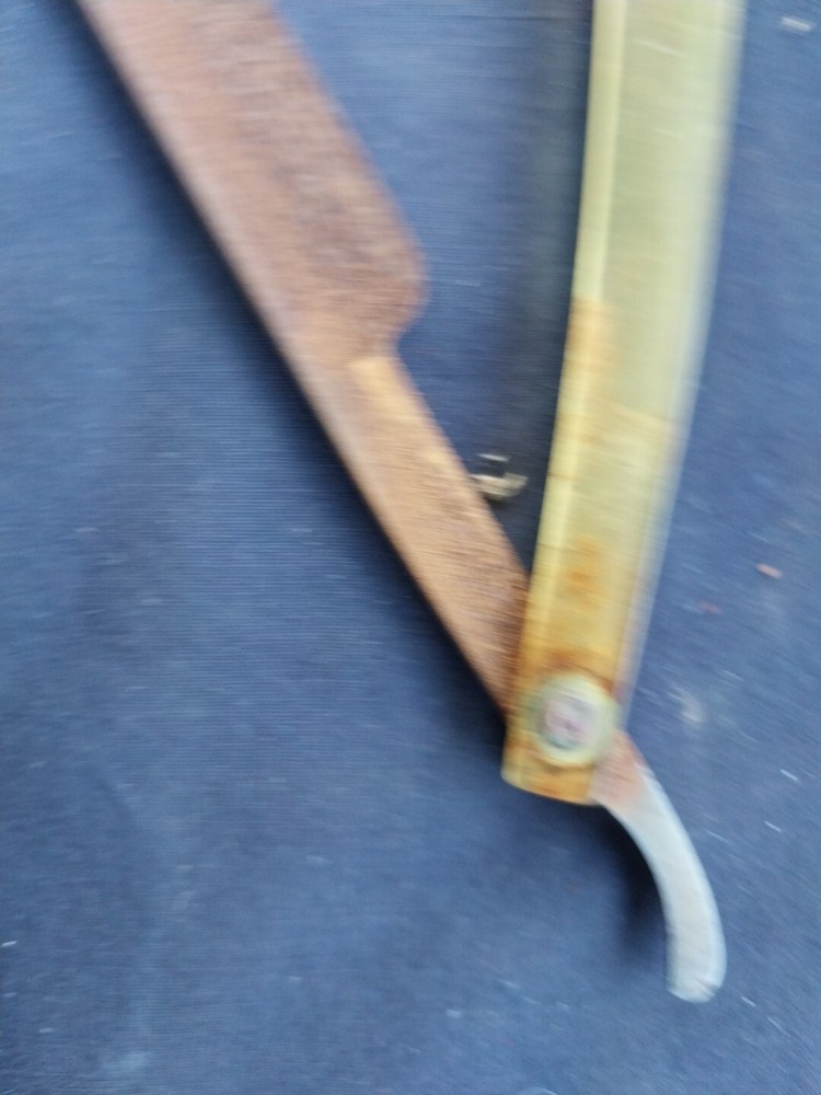 Spike straight razor plastic handle green and yellow with case