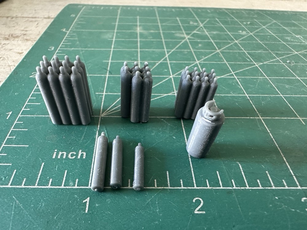 HO Scale Welding Gas Bottle Set