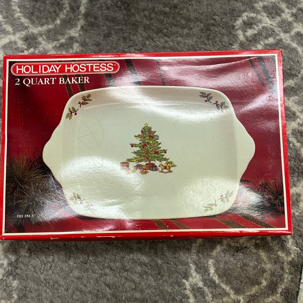 Holiday Hostess 2 Quart Baker Christmas