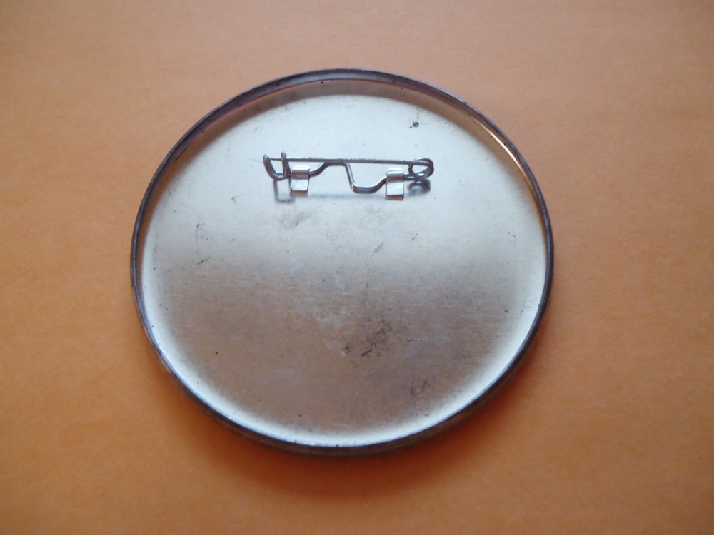 Spiderman 2 - 3" Button - Adventure continues on DVD - Nice !!!!