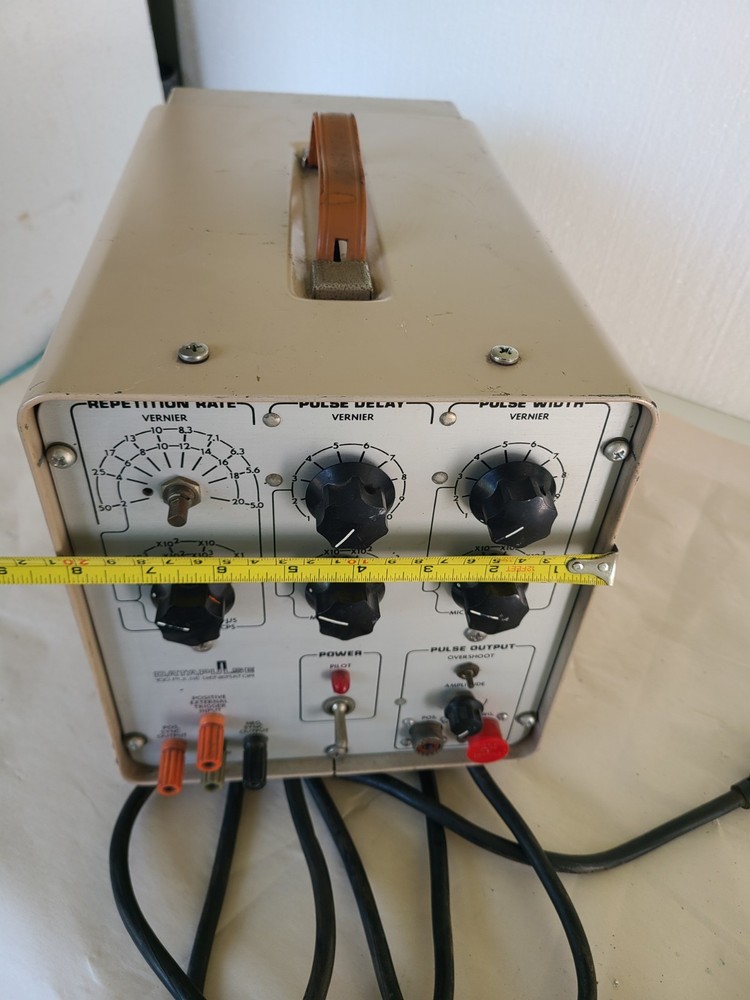DataPulse 100R Pulse Generator 37000-153, 115VAC, Powers Up, AS IS UNTESTED