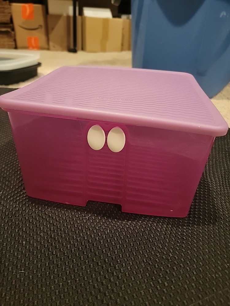 Tupperware FridgeSmart Container    9x9x5