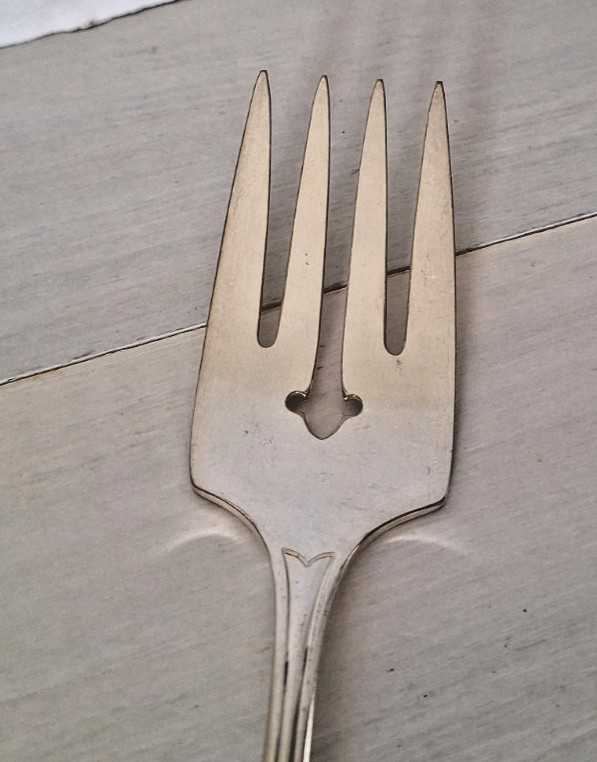 Oneida Genesee Silver Plate Lynnwood-Memory Pattern Serving Meat Fork 1934 8"