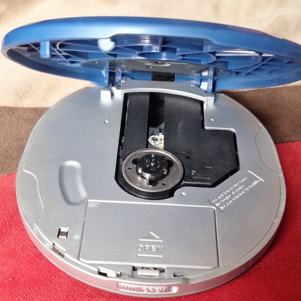 Durabrand CD-85 Programmable CD Player Blue Bass Boost ESP Anti-Skip LCD