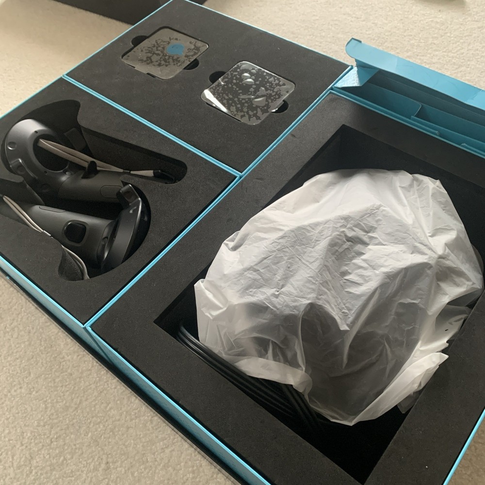 HTC Vive VR Headset Complete Set Full Kit System Steam VR PC Virtual Reality