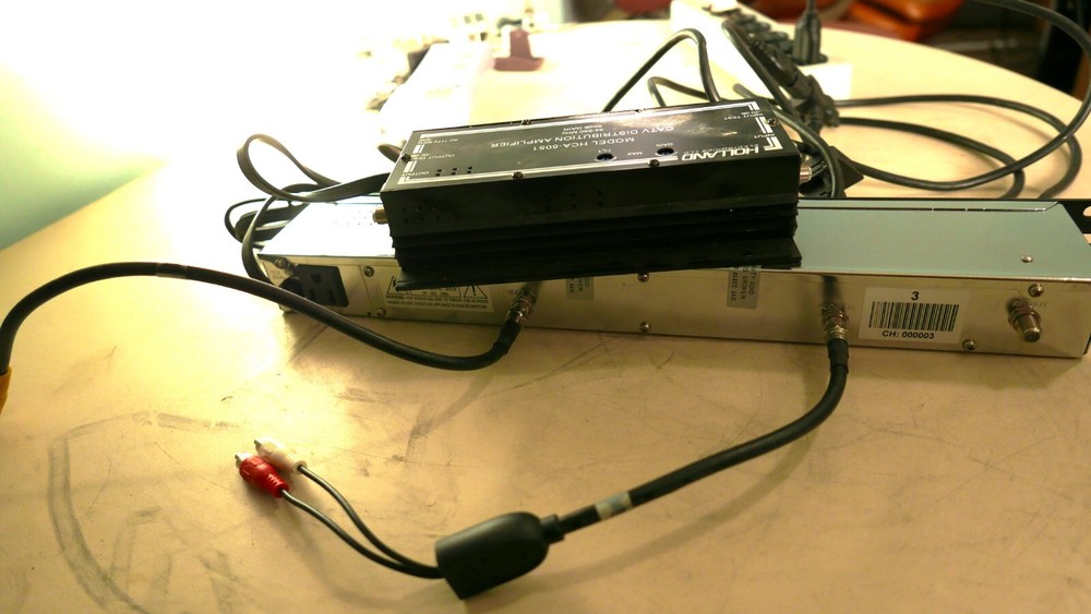 Holland HCA-5051 CATV Distribution Amplifier + HPM55 Modulator untested