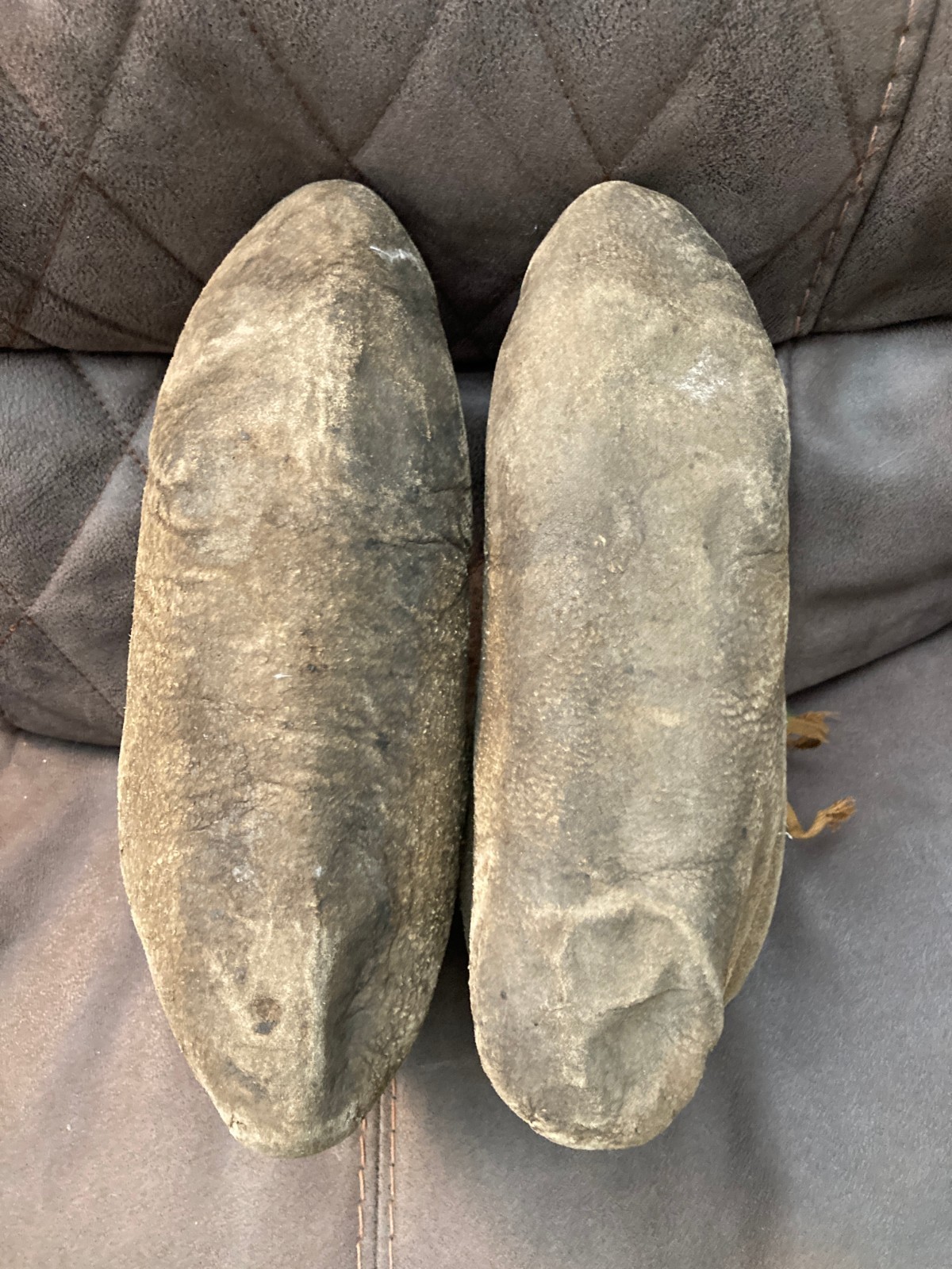 VINTAGE ALASKAN ESKIMO INUIT ESKIMO MUKLIK LEATHER MOCCASINS