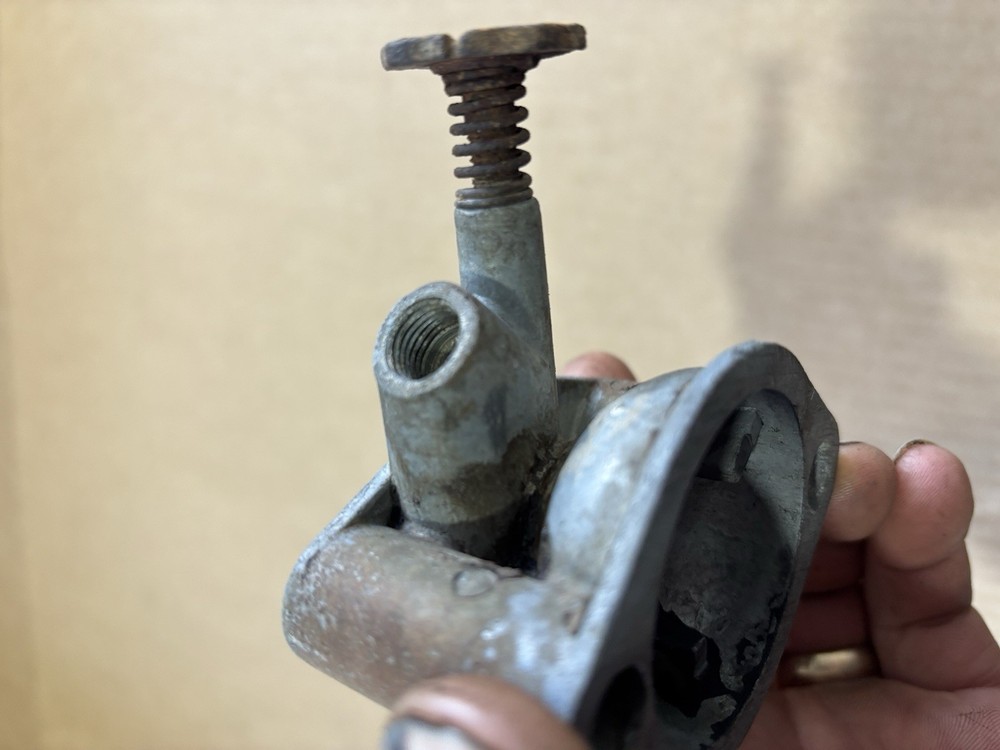 1 1/2- 2 1/2 HP IHC La Lb Engine Carburetor