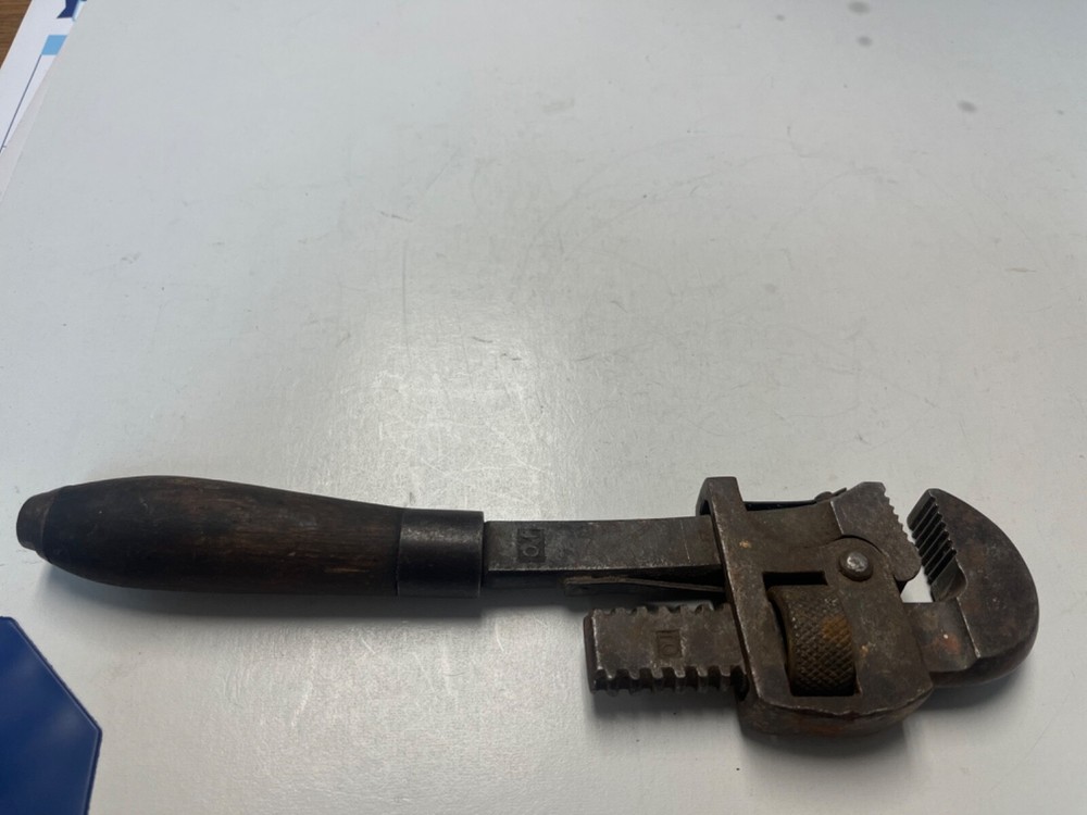 VINTAGE ADJUSTABLE WRENCH/PIPEWRENCH -- ADJW2