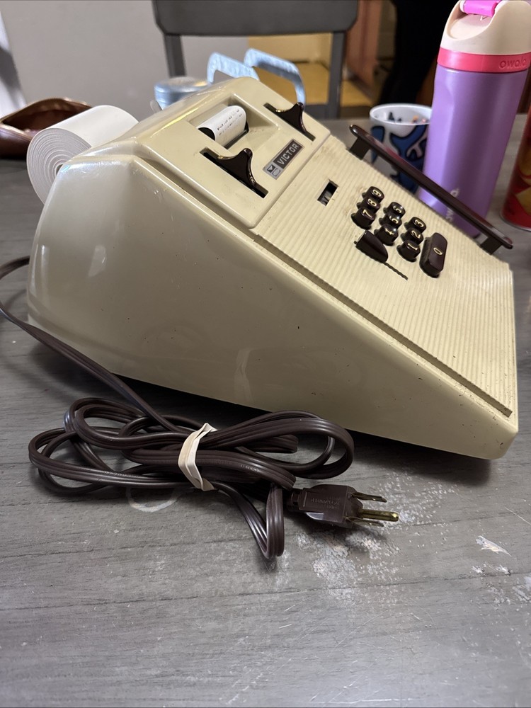 Vintage Victor 782552 10 Key Adding Machine. Power tested