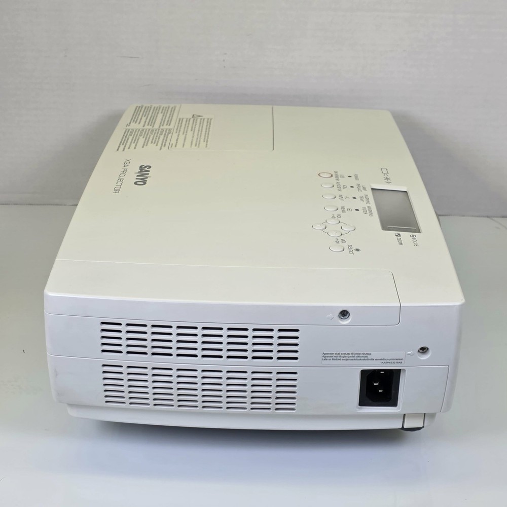 Untested Sanyo PLC-XC56 XGA projector