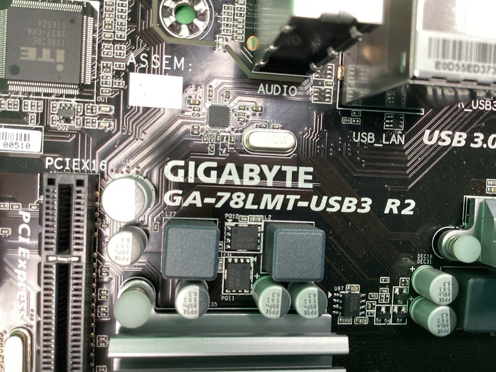 Gigabyte GA-78LMT-USB3 Desktop PC Motherboard & CPU - UNTESTED