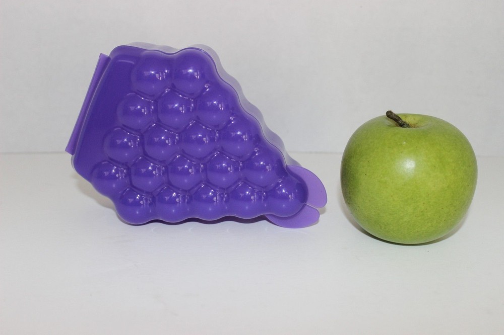 Tupperware Purple GRAPE Fruit Locker KEEPER~hinged~Protects Delicate Fruit!