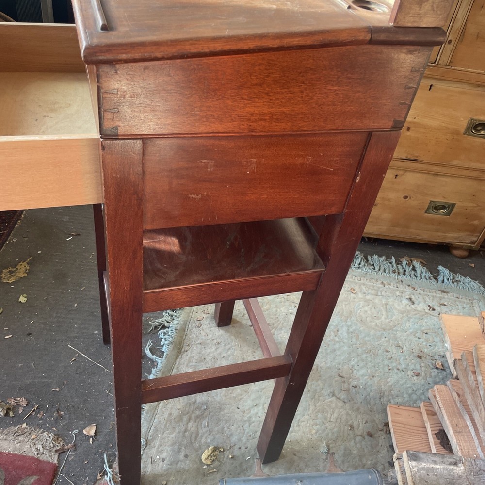 A Lecturn /desk